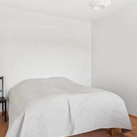 Bright And Spacious Apartment *
